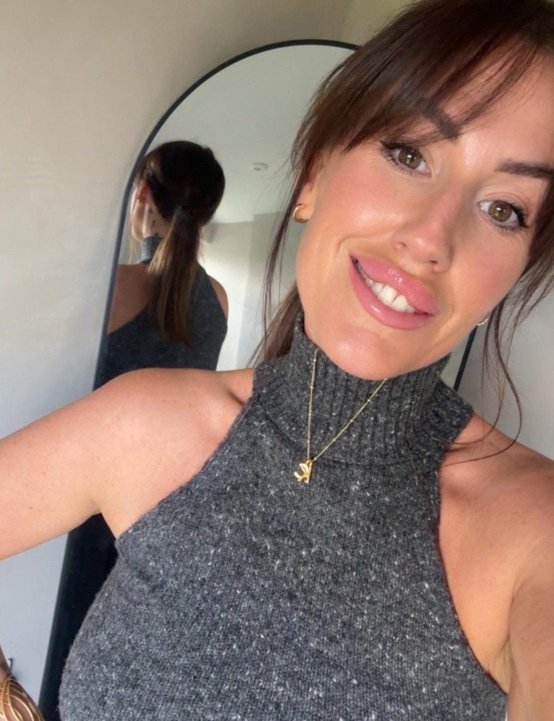 Image of lady being photographed from Flat Frog for a social media content post